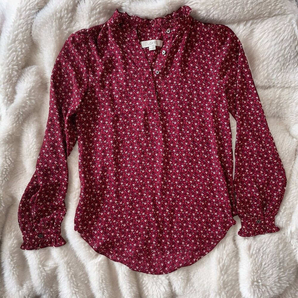 LOFT Burgundy Mini Floral Print Blouse Ruffles Fitted Ruched Sleeves w Buttons